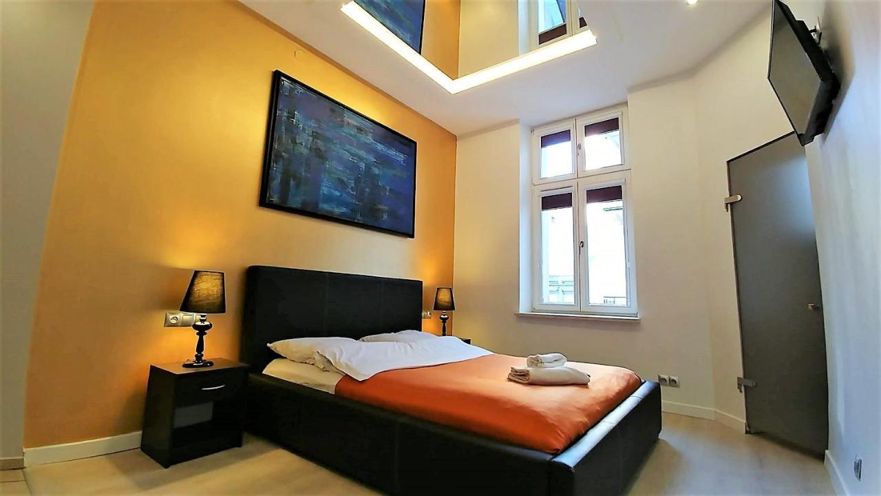 Mirror Gold & Grey Studios Cracovia Esterno foto